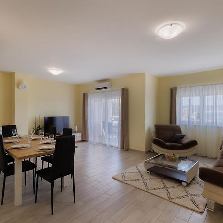 Apartman Maja Komarna Ngoại thất bức ảnh